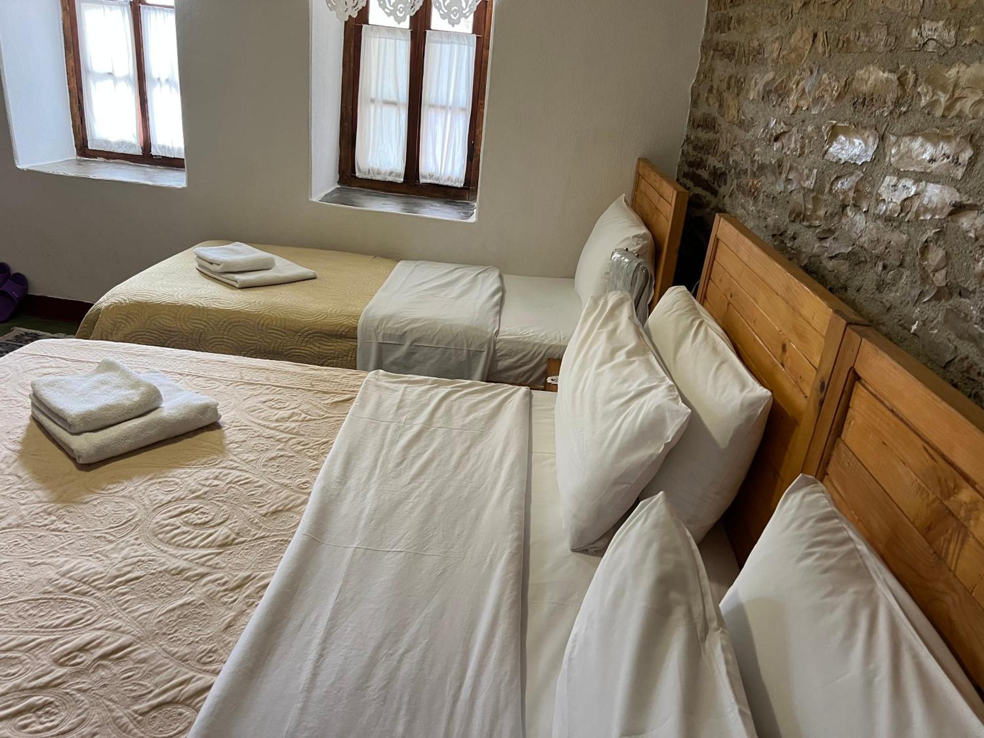 Guest House Salaria Гірокастра Екстер'єр фото