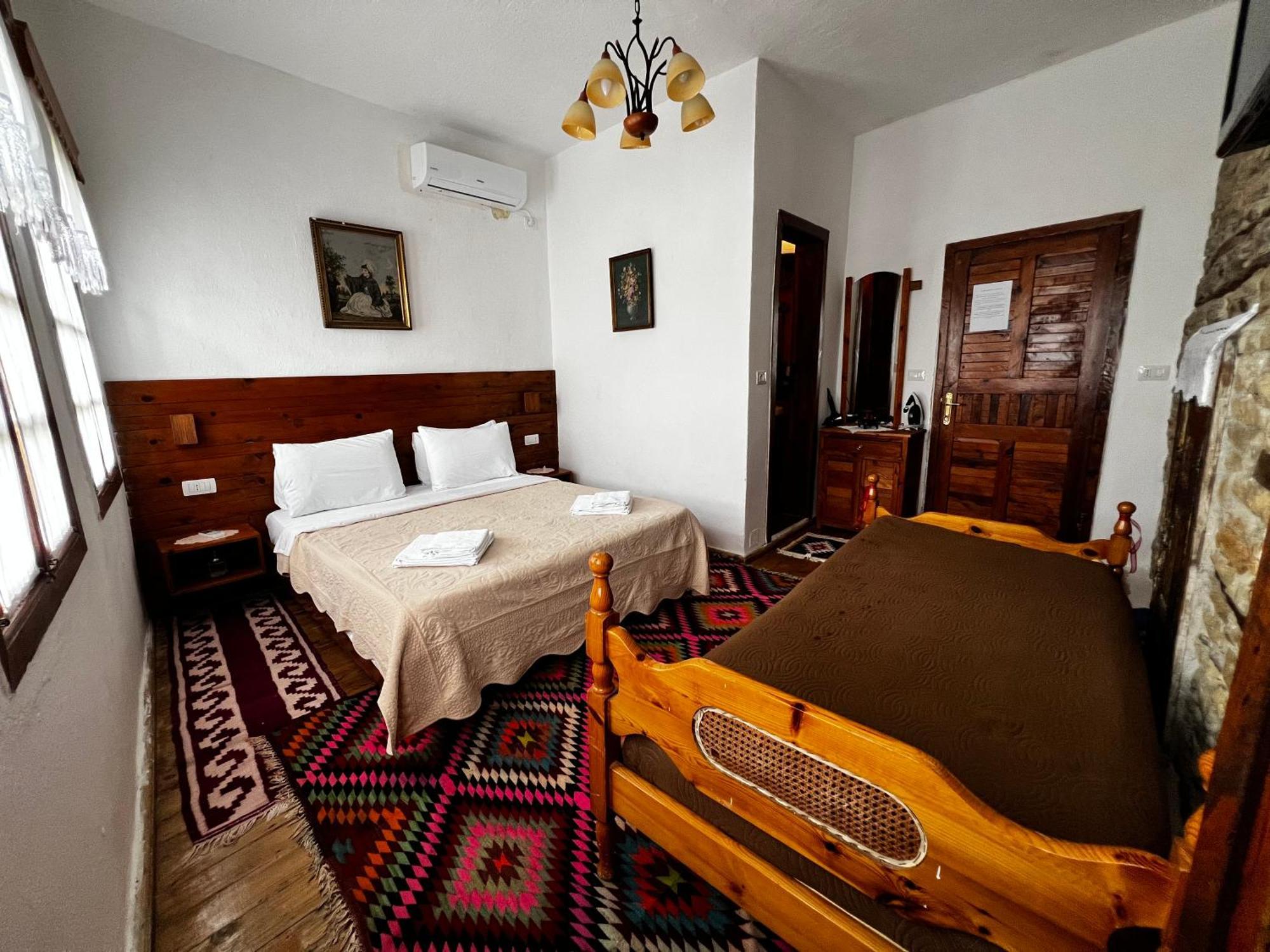 Guest House Salaria Гірокастра Екстер'єр фото